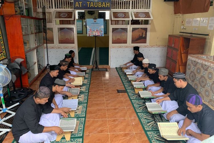 Suasana Ramadhan Dalam Lapas Terpadat di Indonesia, Tetap Semangat Beribadah meski Bergantian